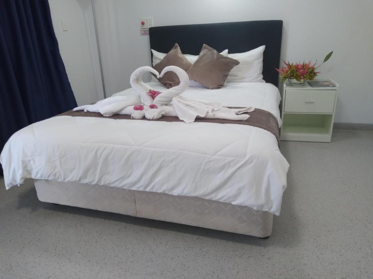 Crossroads Hotel Lae Omili ภายนอก รูปภาพ