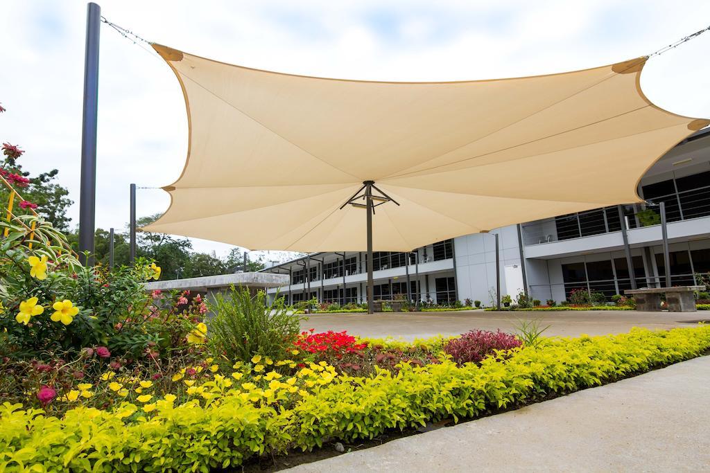 Crossroads Hotel Lae Omili ภายนอก รูปภาพ