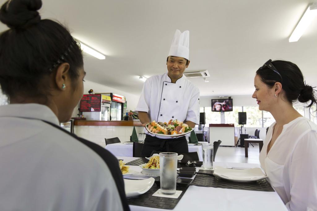 Crossroads Hotel Lae Omili ภายนอก รูปภาพ