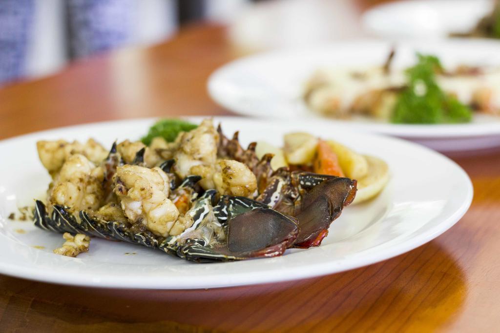 Crossroads Hotel Lae Omili ภายนอก รูปภาพ